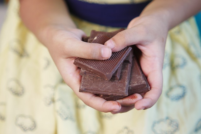 【飲食衛教】孩子易怒、夜晚難入眠是因為「這甜食」！爸媽要注意「這2種成分」是大魔王